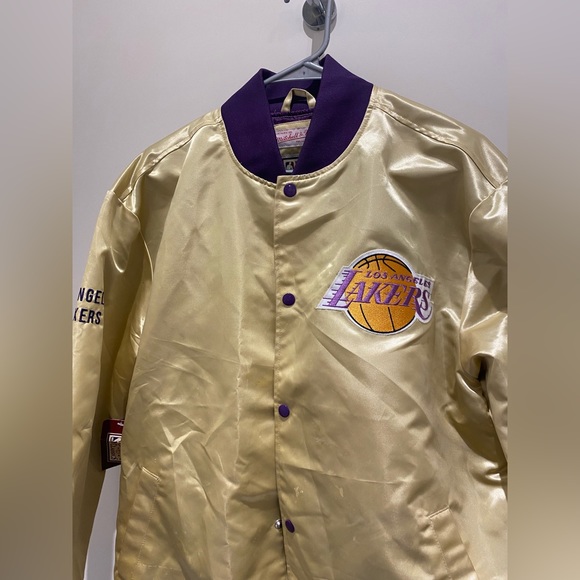 Mitchell and Ness Los Angeles Lakers Bomber Jacket - Picture 4 of 9